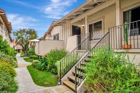 2352 Altisma Way UNIT 11, Carlsbad, CA 92009