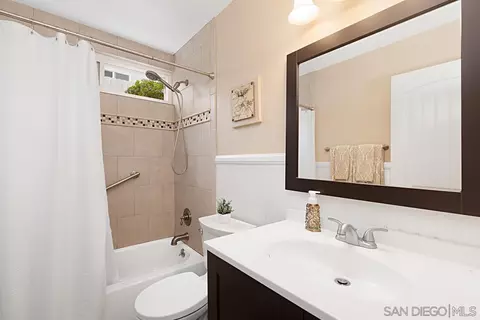 Bath - 13445 Aldrin Ave, Poway, CA 92064 photo 1 of 3