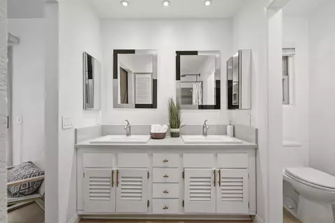 Bath - 1410 Westwood Pl, Oceanside, CA 92056 photo 2 of 4