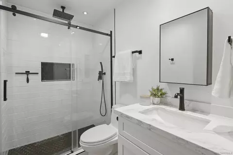 Bath - 1410 Westwood Pl, Oceanside, CA 92056 photo 4 of 4
