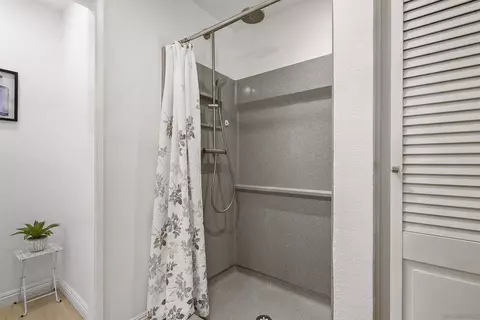 Bath - 1410 Westwood Pl, Oceanside, CA 92056 photo 3 of 4