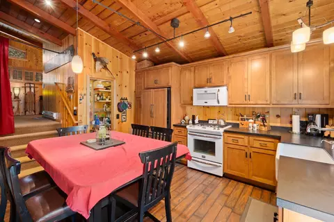 Kitchen - 34609 Arrapahoe Pl, Julian, CA 92036 photo 1 of 4