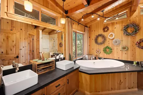 Bath - 34609 Arrapahoe Pl, Julian, CA 92036 photo 1 of 4
