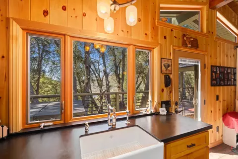 Kitchen - 34609 Arrapahoe Pl, Julian, CA 92036 photo 4 of 4