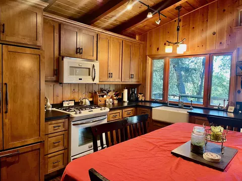 Kitchen - 34609 Arrapahoe Pl, Julian, CA 92036 photo 3 of 4