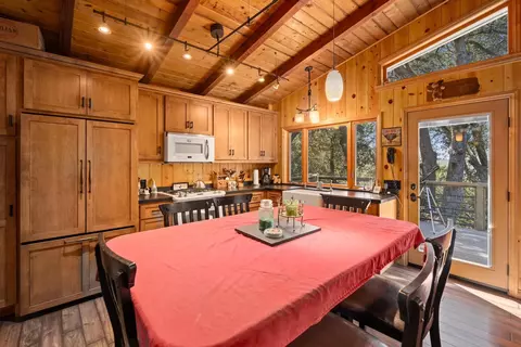 Kitchen - 34609 Arrapahoe Pl, Julian, CA 92036 photo 2 of 4