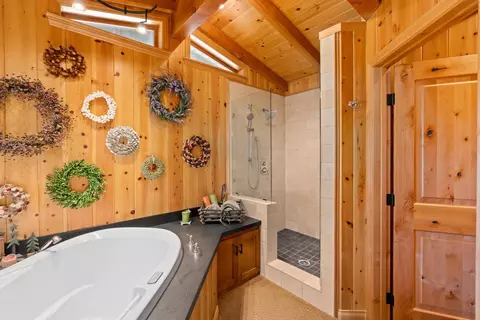 Bath - 34609 Arrapahoe Pl, Julian, CA 92036 photo 3 of 4