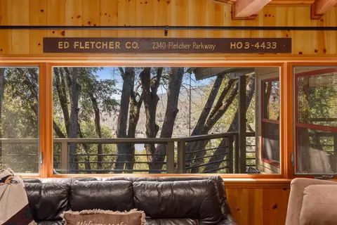 Living - 34609 Arrapahoe Pl, Julian, CA 92036 photo 2 of 3