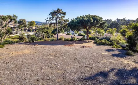 View/Area - 616 Glencrest Pl, Solana Beach, CA 92075 photo 3 of 6