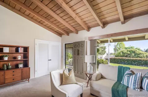 Living - 616 Glencrest Pl, Solana Beach, CA 92075 photo 2 of 3