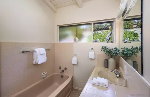 Bath - 616 Glencrest Pl, Solana Beach, CA 92075 photo 2 of 2