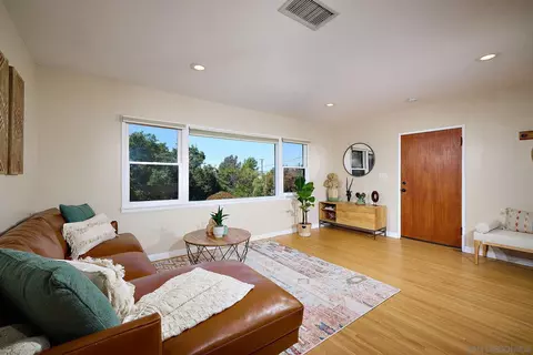 2136 Foothill Dr, Vista, CA 92084 photo 10