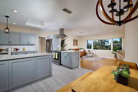2136 Foothill Dr, Vista, CA 92084 photo 13