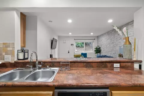 Kitchen - 9860 Dale Ave #D4, Spring Valley, CA 91977 photo 4 of 5