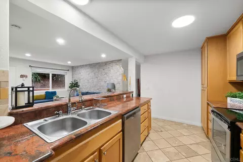 Kitchen - 9860 Dale Ave #D4, Spring Valley, CA 91977 photo 5 of 5