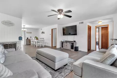 Living - 13316 Tarascan Dr, Poway, CA 92064 photo 2 of 5