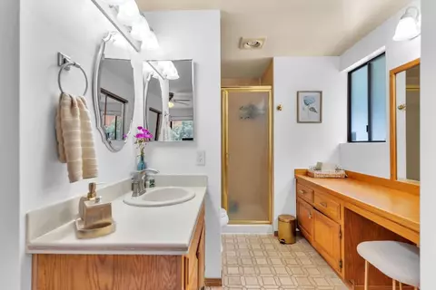 Bath - 13316 Tarascan Dr, Poway, CA 92064 photo 1 of 3