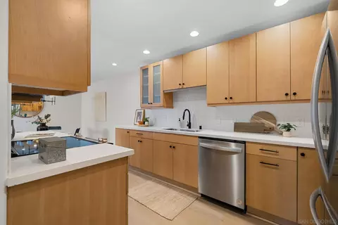 Kitchen - 429 S Sierra Ave #238, Solana Beach, CA 92075 photo 3 of 4
