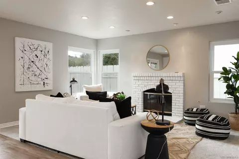 Living - 9220 Sombria Rd, Lakeside, CA 92040 photo 5 of 6