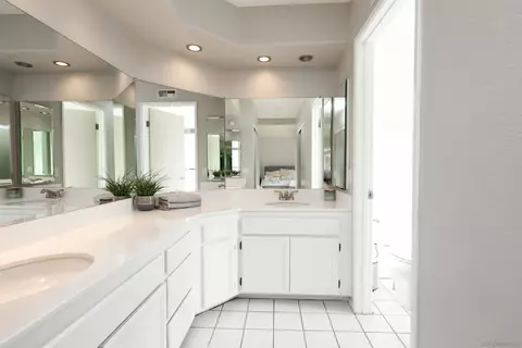 Bath - 9220 Sombria Rd, Lakeside, CA 92040 photo 3 of 5