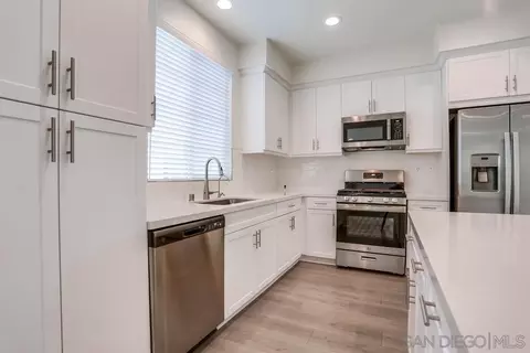 Kitchen - 413 Lake Shore Way, Santee, CA 92071 photo 3 of 4