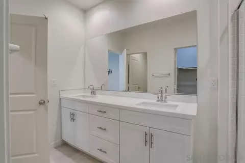 Bath - 413 Lake Shore Way, Santee, CA 92071 photo 4 of 4