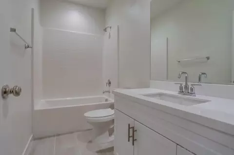 Bath - 413 Lake Shore Way, Santee, CA 92071 photo 2 of 4
