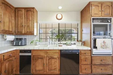 Kitchen - 15204 Moonglow Dr, Ramona, CA 92065 photo 2 of 3