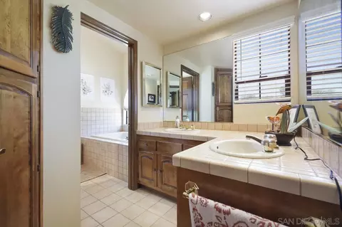 Bath - 15204 Moonglow Dr, Ramona, CA 92065 photo 1 of 4