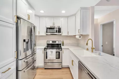 510 Camino De La Reina #304, San Diego, CA 92108