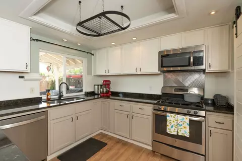 Kitchen - 11533 Paseo Vis, Lakeside, CA 92040 photo 2 of 3