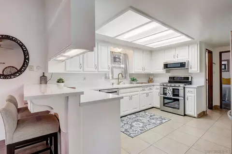 Kitchen - 405 Davos Dr, Crestline, CA 92325 photo 2 of 12