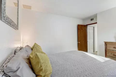 Bedroom - 405 Davos Dr, Crestline, CA 92325 photo 2 of 13