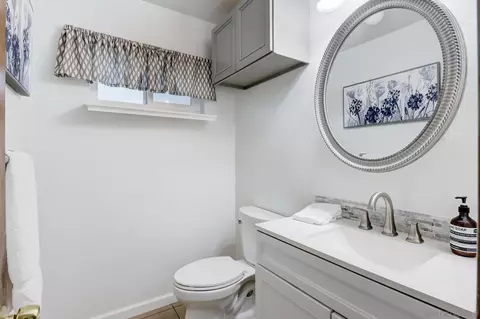 Bath - 405 Davos Dr, Crestline, CA 92325 photo 1 of 5