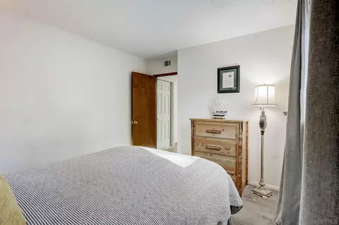 Bedroom - 405 Davos Dr, Crestline, CA 92325 photo 3 of 13
