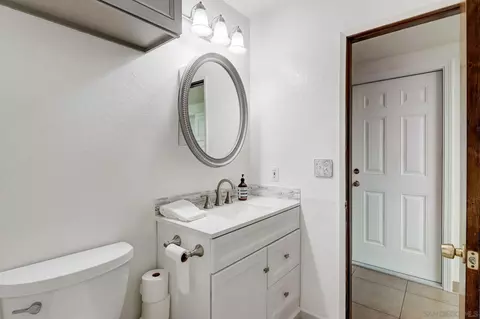 Bath - 405 Davos Dr, Crestline, CA 92325 photo 2 of 5