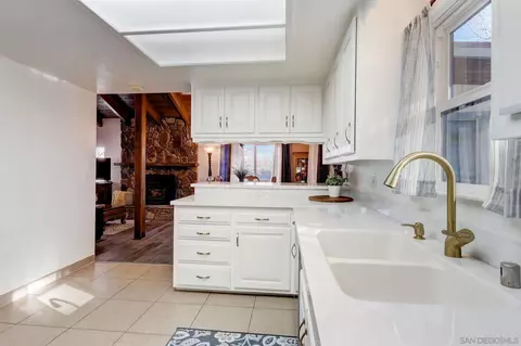 Kitchen - 405 Davos Dr, Crestline, CA 92325 photo 7 of 12