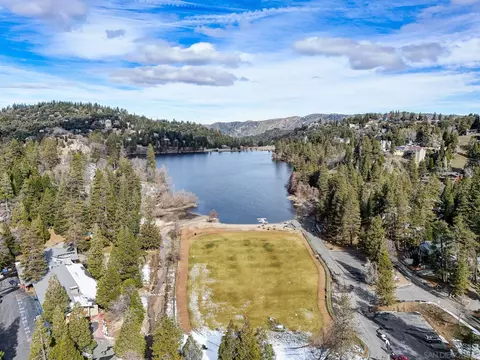 View/Area - 405 Davos Dr, Crestline, CA 92325 photo 3 of 6