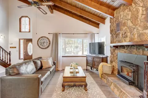 Living - 405 Davos Dr, Crestline, CA 92325 photo 3 of 6