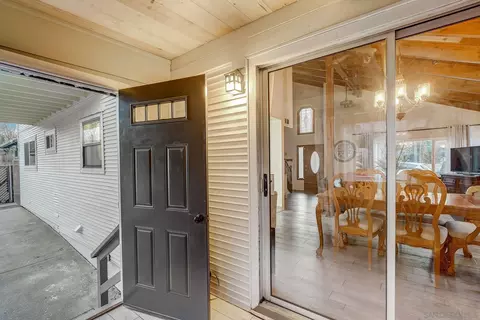 Entry Way - 405 Davos Dr, Crestline, CA 92325 photo 4 of 6