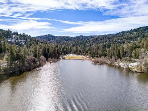 View/Area - 405 Davos Dr, Crestline, CA 92325 photo 2 of 6