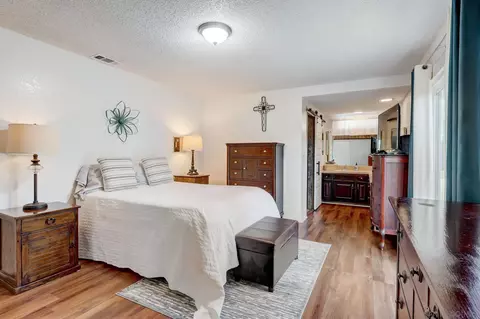 Bedroom - 405 Davos Dr, Crestline, CA 92325 photo 5 of 13
