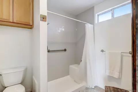 Bath - 405 Davos Dr, Crestline, CA 92325 photo 4 of 5