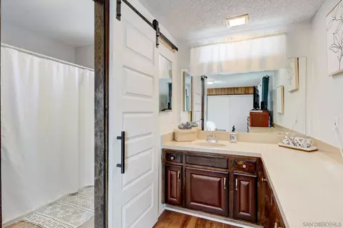 Bath - 405 Davos Dr, Crestline, CA 92325 photo 3 of 5