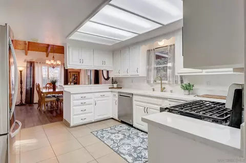 Kitchen - 405 Davos Dr, Crestline, CA 92325 photo 6 of 12