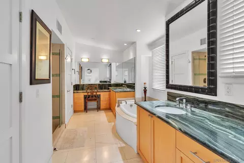 Bath - 936 10th St, Coronado, CA 92118 photo 1 of 5