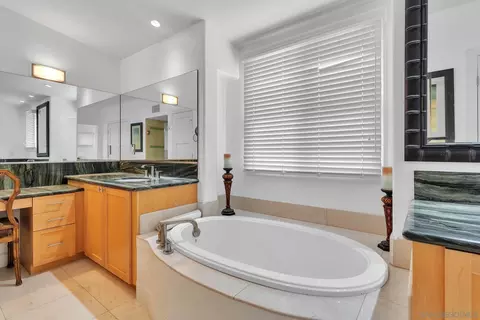 Bath - 936 10th St, Coronado, CA 92118 photo 3 of 5