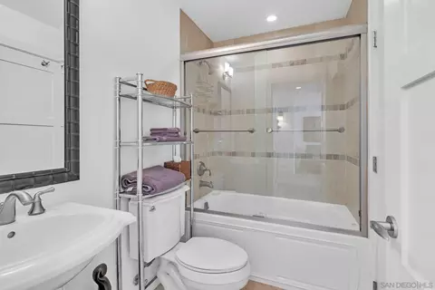 Bath - 936 10th St, Coronado, CA 92118 photo 4 of 5
