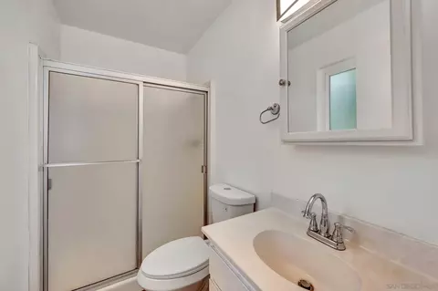 Bath - 3011 Hypoint Ave, Escondido, CA 92027 photo 2 of 3