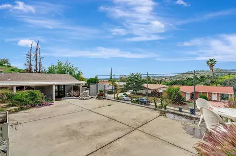 View/Area - 3011 Hypoint Ave, Escondido, CA 92027 photo 3 of 9